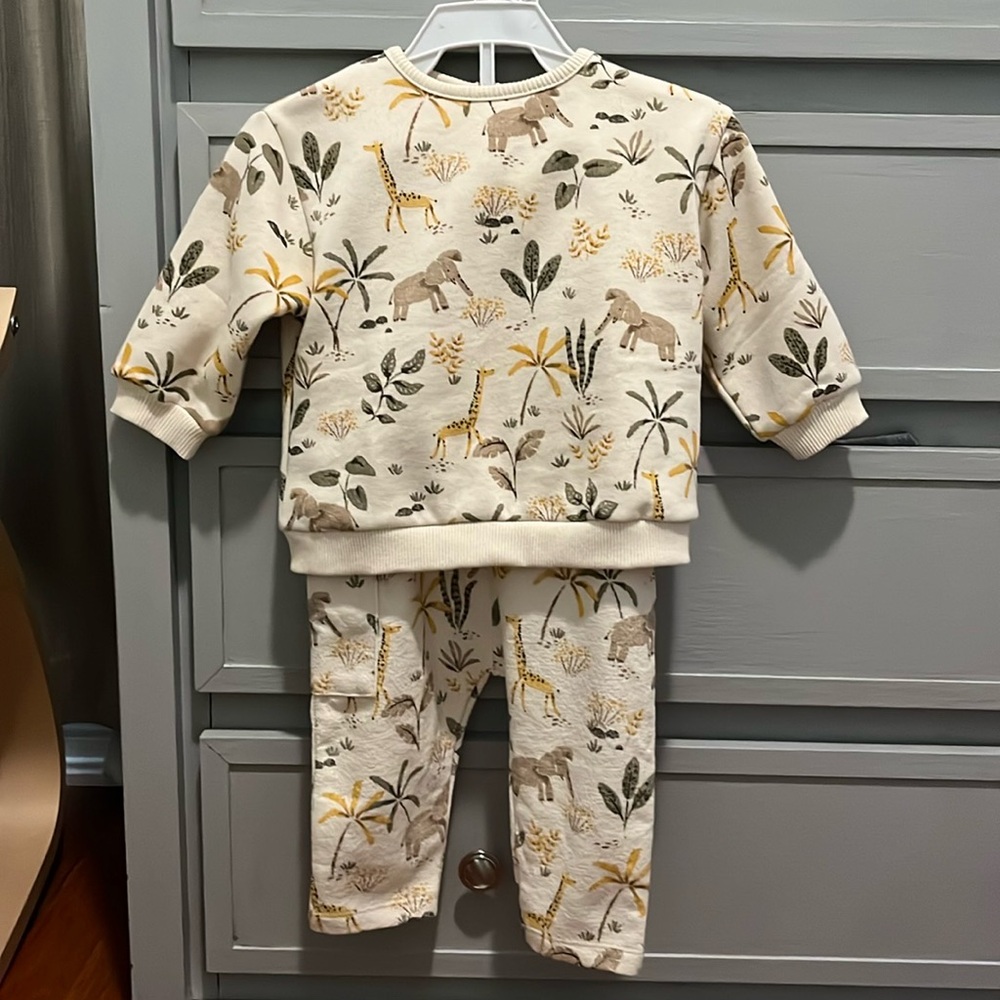 BNWT Zara 2-piece safari animal sweater and overall set